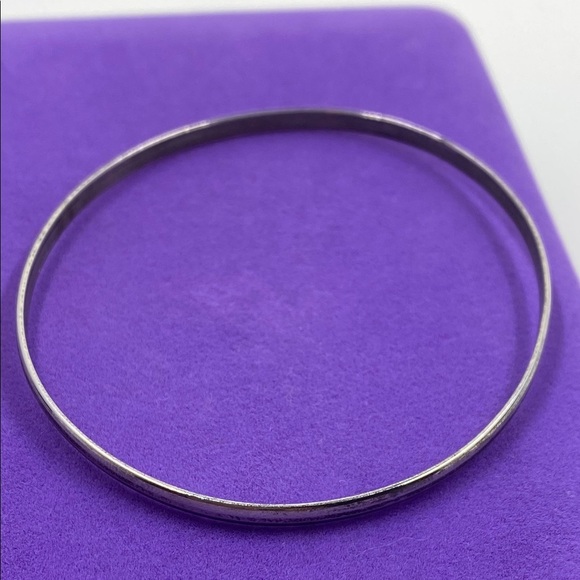 💛 Elegant Silver Plated Bangle Bracelet - Picture 2 of 4